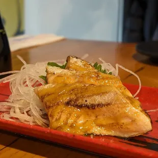 Kusshi seared fatty salmon