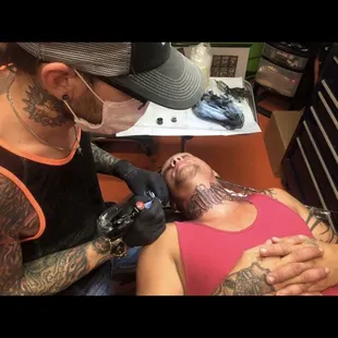 Throat ink Jeremy Anderson  and a beast client!