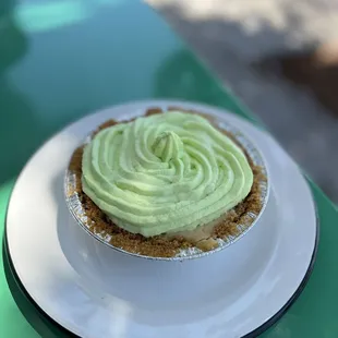 Calamansi pie and pandan whipped cream
