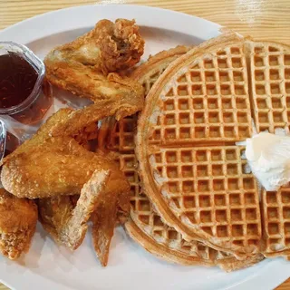 Kuzzo's Classic Chicken and Waffle