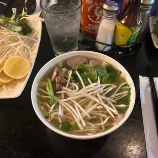 B2. Pho Combination with Oxtail