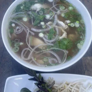 B12. Pho Full Flank, Brisket w/Meatballs