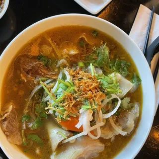 C9. Beef Stew Yellow Noodle
