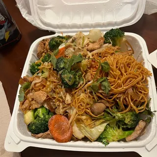 C13. Beef Stir Fried Yellow Noodle