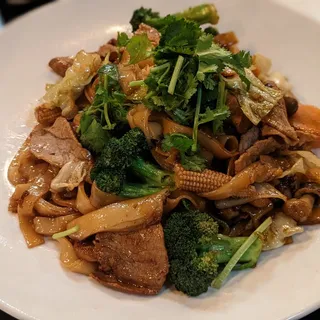 F4. Beef Chow Fun ( Hu Tieu Xa'o Bo )