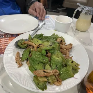 DE03. Chicken with Bitter Melon ()