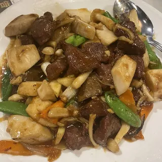 DE07. Filet Mignon with Mixed Mushroom ()