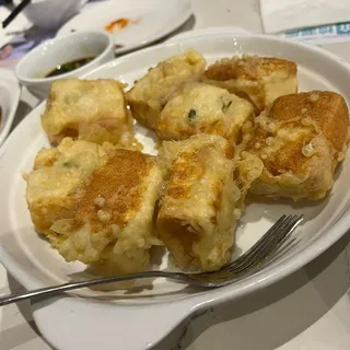 DE24. Pan-Fried Tofu Stuffed with Shrimp Paste ()