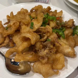 DE25. Salt and Pepper Fried Squid ()