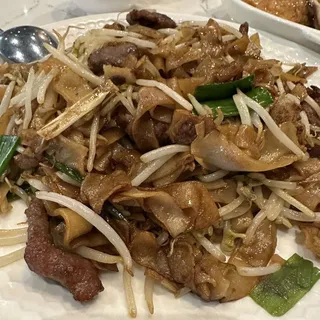 DF02. Beef Chow Fun ()