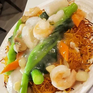 DF11. Seafood Chow Mein ()