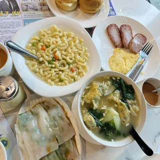 B25. Dumpling and Noodle in Soup ()