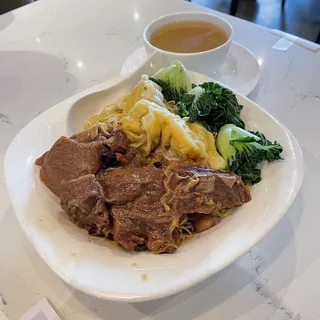 B29. Beef Stew Lo Mein ()