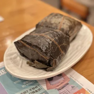 B36. Sticky Rice Wrapped with Lotus Leaf ()