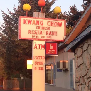 a street sign for a restaurant