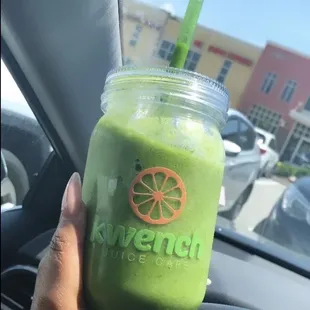 Green smoothie in reusable smoothie cup