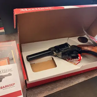 The garbage under 90US$ sent instead of the collectors kit. This is their definition of "Hardened case" SCammers