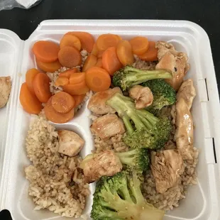 chicken, broccoli, carrots and rice