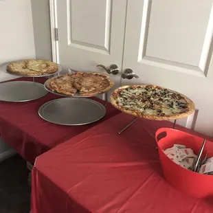 Catering event: Cheese sticks, cheese and veggie pizza.