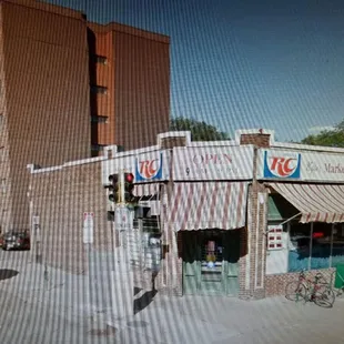 a view of a street corner