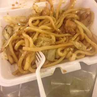 Fried udon noodle with chicken