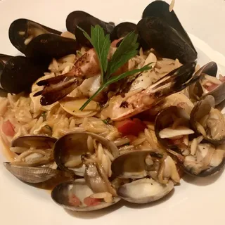 Seafood Youvetsi