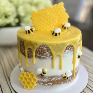 Honey comb-bee cake