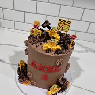 Construction trucks cake