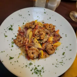 Veggie pasta with shrimp
