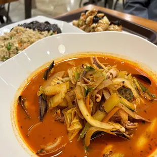 jjamppong (spicy seafoood noodle soup)