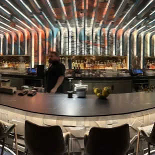 Big bar. Great service.