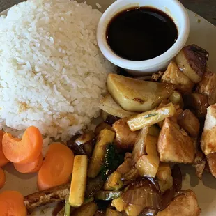 Hibachi chicken, steamed rice, teriyaki sauce. They&apos;ll cook your meal with no butter if you ask!
