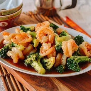 Shrimp and broccoli