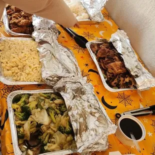 Rice, kalbi ribs, Mac salad, bbq chicken, curry chicken katsu, stir fry veggies, crab rangoons (white box)