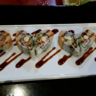 Los Angeles roll!!!!! Yum!!!!!!!!