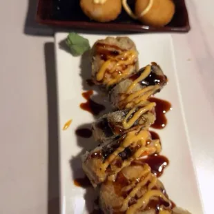 Fried scallops and crunchy shrimp roll