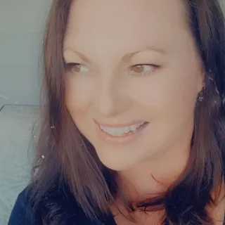 Laura L.