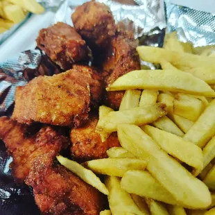 chicken wings and fried chicken, bbq wings, poultry, chicken wings, food, fried chicken wings, fried chicken, chicken, bbq chicken