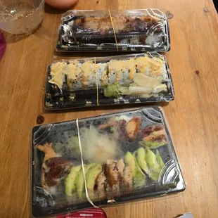 Dragon roll, spicy tuna and lion king Oh my god is very delicious.