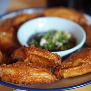 Fried chicken wings n sauce on the so yummy *6/1/24