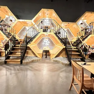 Honeycomb seating