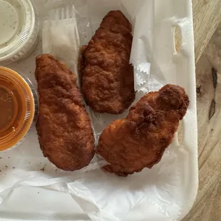 food, chicken wings and fried chicken