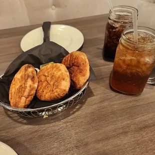 Bread and drinks. Love their ice!