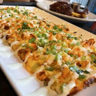 Buffalo chicken flatbread