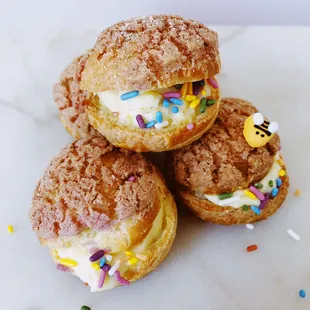 Craquelin with birthday flavored cream