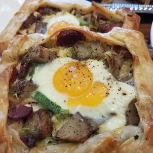 Savory egg tart with potato sausage and leek!