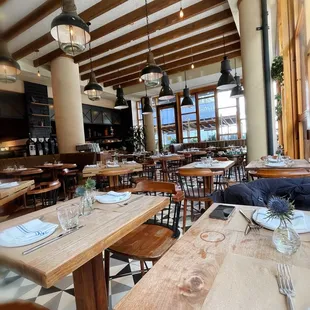 sushi and sashimi, interior