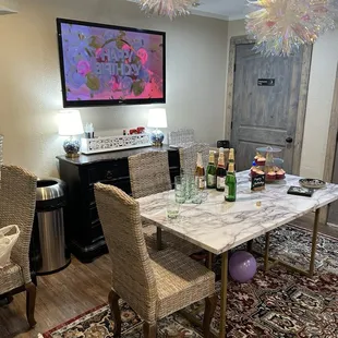 sushi and sashimi, interior