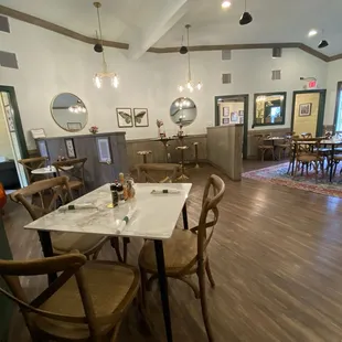 Love the decoration of this place. French country kitchen for sure.