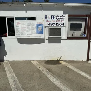 Pull in pick up right in front!!